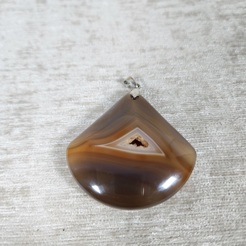 polished brown agate pendant with a sparkling triangular druzy center 2.75" - Picture 5 of 8